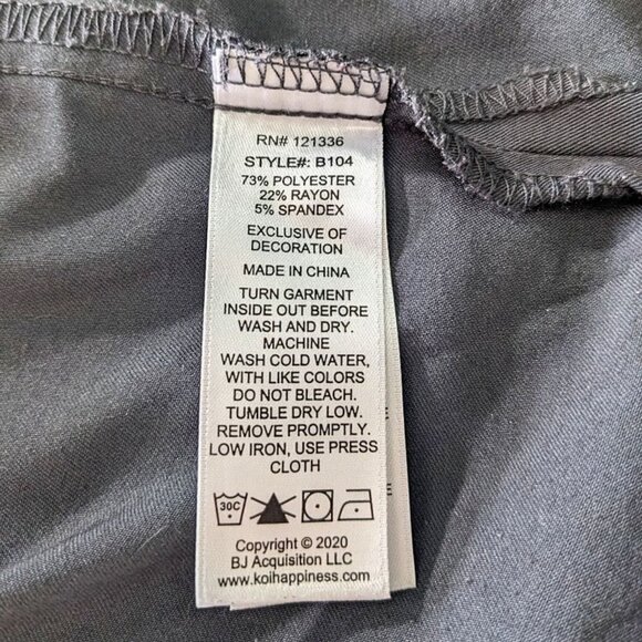 BETSEY JOHNSON Gray Ruched Short Sleeve Scrubs Shirt Keyhole w/Charm Size M - Picture 5 of 5